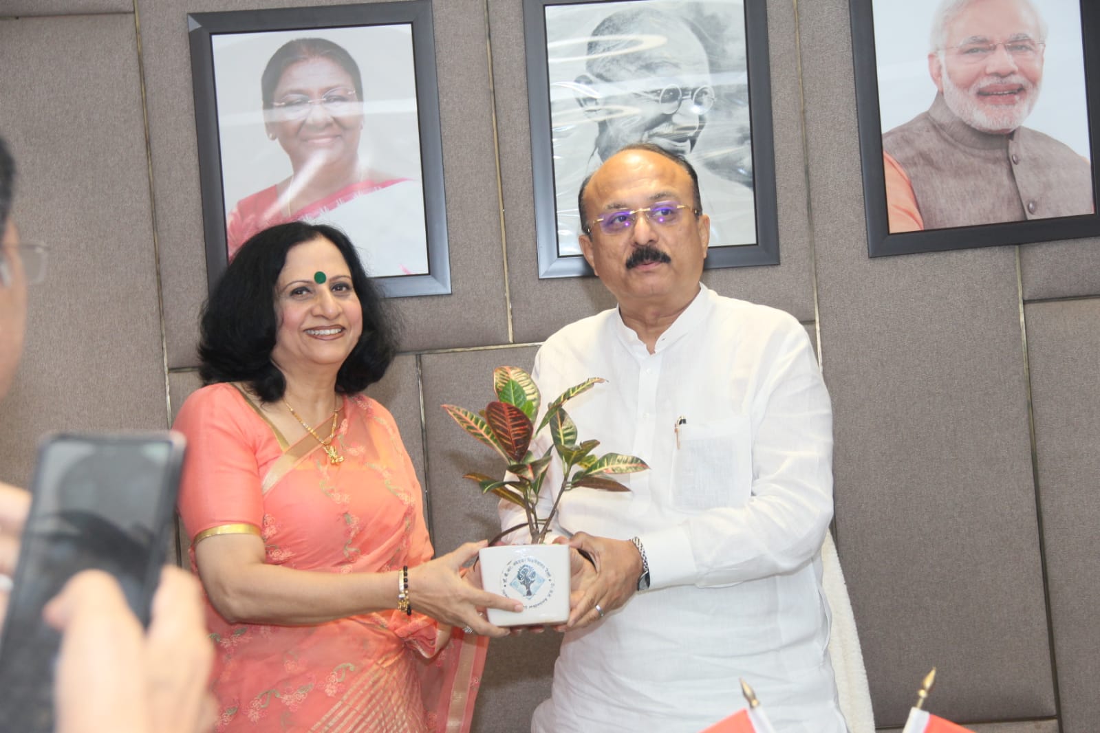 Presenting progress report to Hon'ble Education Minister GNCTD