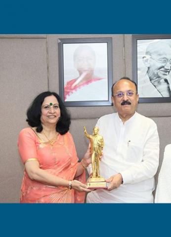 Presenting progress report to Hon'ble Education Minister GNCTD