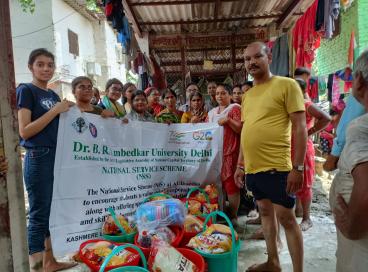 NSS volunteers, NCC cadets distributing relief material for the flood-affected people in Delhi during July 2023