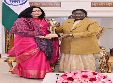 Vice Chancellor of Dr. B. R. Ambedkar University Delhi, meets Her Excellency, President of India, Smt. Droupadi Murmu Ji.