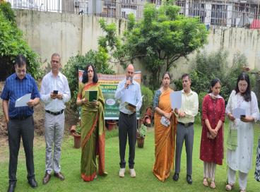 Delhi Ko Kude se Azadi